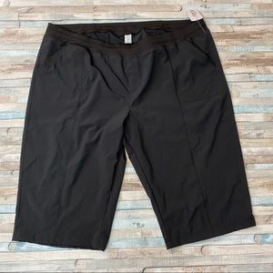 New Black stretch Capri 3X BCG pants